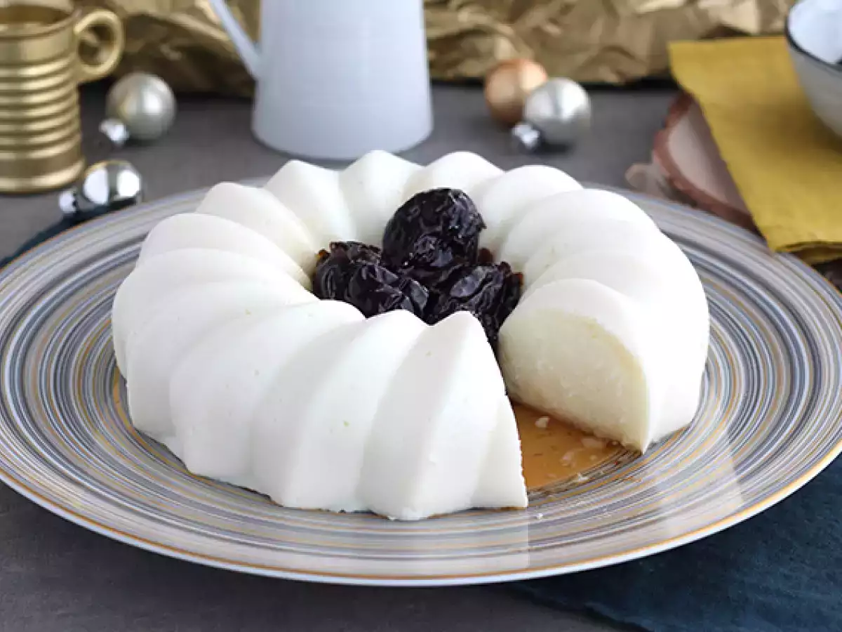 Blanc manger kokosov in slivov coulis - fotografija 5