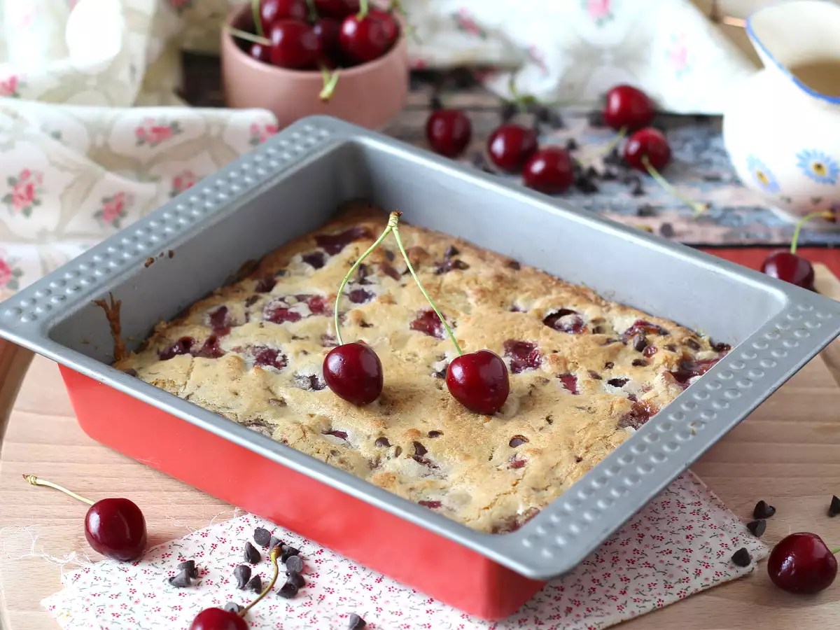 Blondie češnje in čokolada, popolna hrustljava in fondantna torta - fotografija 4