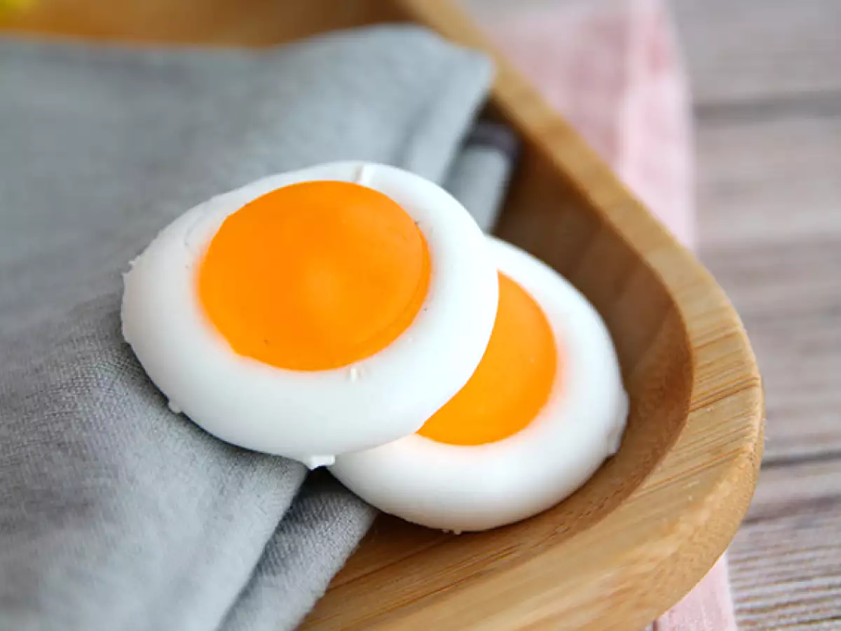 Bonboni v obliki jajc na oko (preprost recept z natančnimi navodili) - fotografija 3
