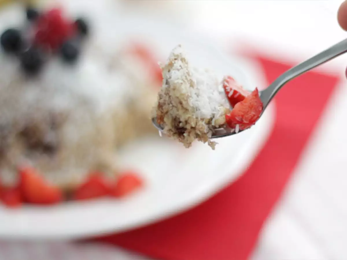 Bowl cake z banano in kokosom – brez laktoze in glutena - fotografija 3