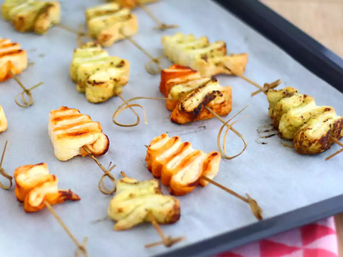 Božična drevesca iz listnatega testa s pestom za božični aperitiv - fotografija 2