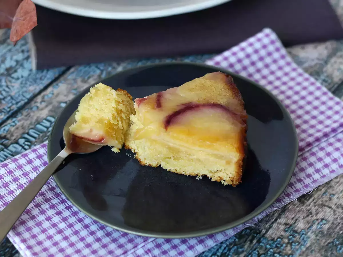 Breskvova torta, vlažna, topljiva in karamelizirana - fotografija 6