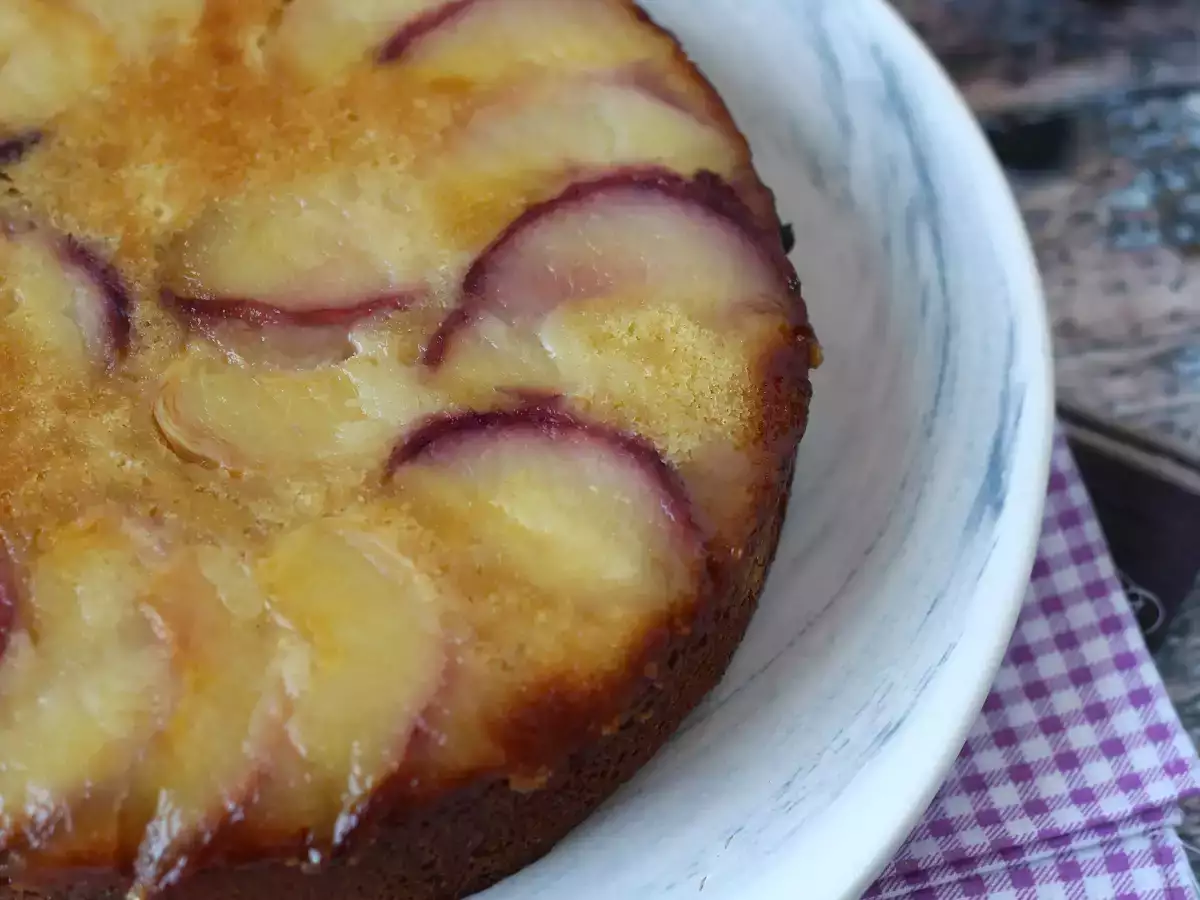 Breskvova torta, vlažna, topljiva in karamelizirana - fotografija 9