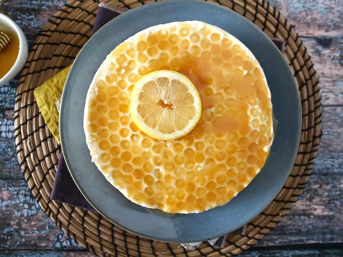 Brez pečenja limoninega in medenega cheesecaka (tutorial za okraševanje torte) - fotografija 3