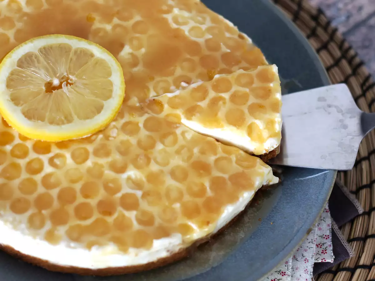 Brez pečenja limoninega in medenega cheesecaka (tutorial za okraševanje torte) - fotografija 5