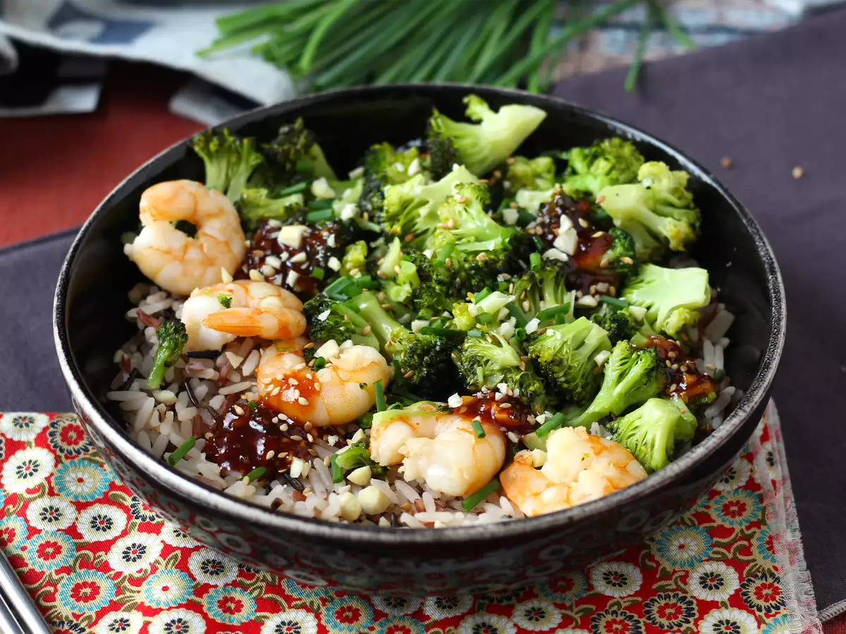 Brokoli in kozice v pikantni korejski omaki - preprost, uravnotežen in pikanten obrok - fotografija 2