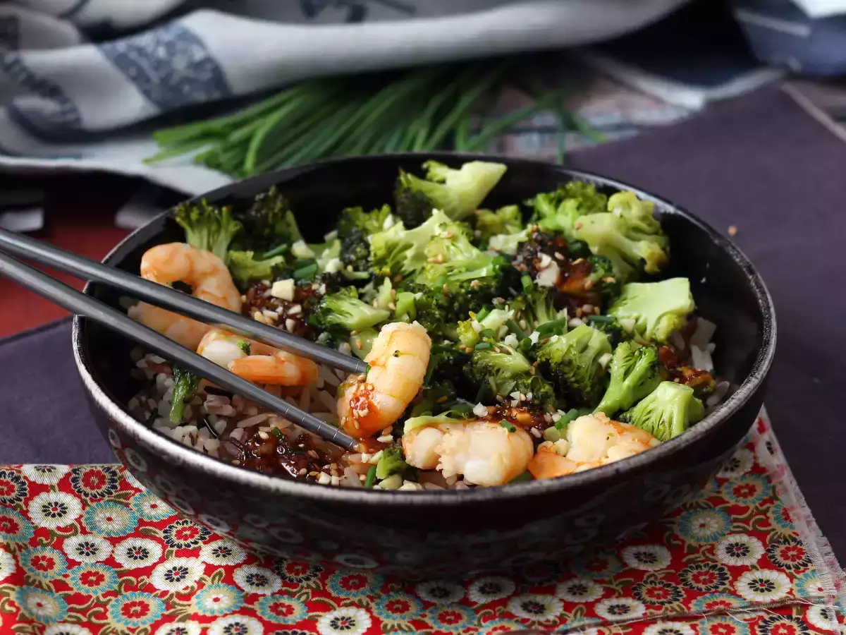 Brokoli in kozice v pikantni korejski omaki - preprost, uravnotežen in pikanten obrok - fotografija 3