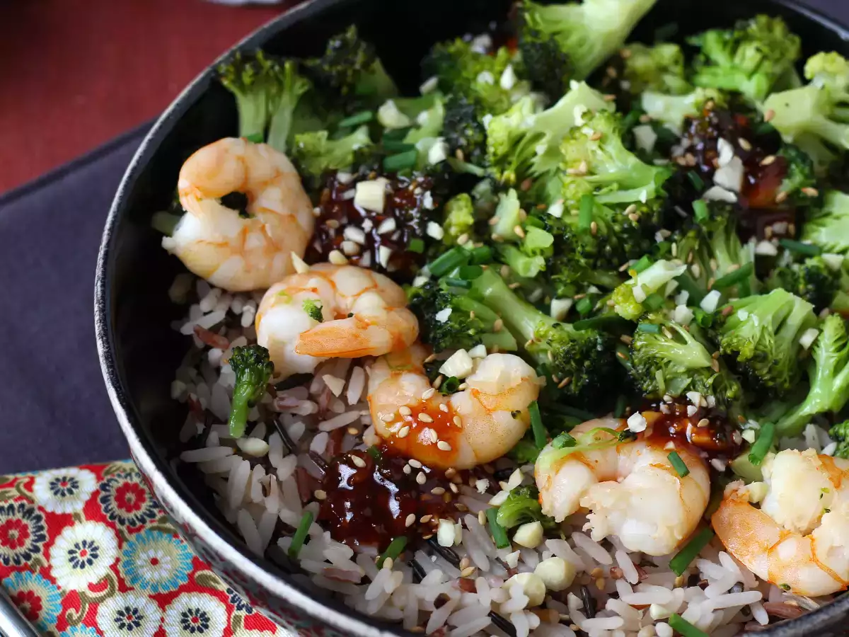 Brokoli in kozice v pikantni korejski omaki - preprost, uravnotežen in pikanten obrok - fotografija 4