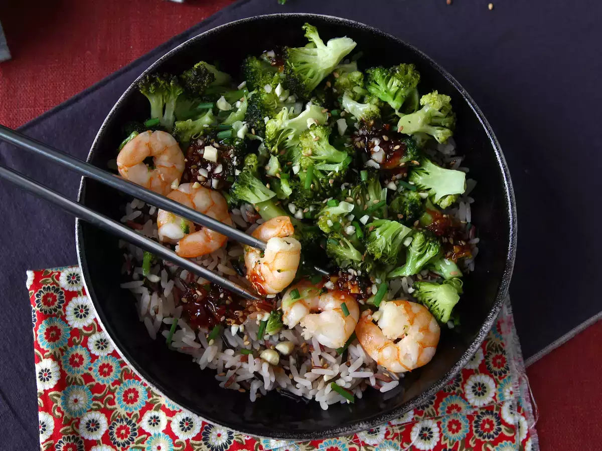 Brokoli in kozice v pikantni korejski omaki - preprost, uravnotežen in pikanten obrok - fotografija 5