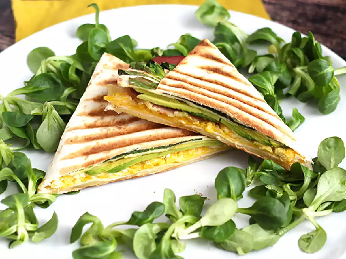 Brunch-style opečen zavitek - Tortilla Wrap Hack - fotografija 2