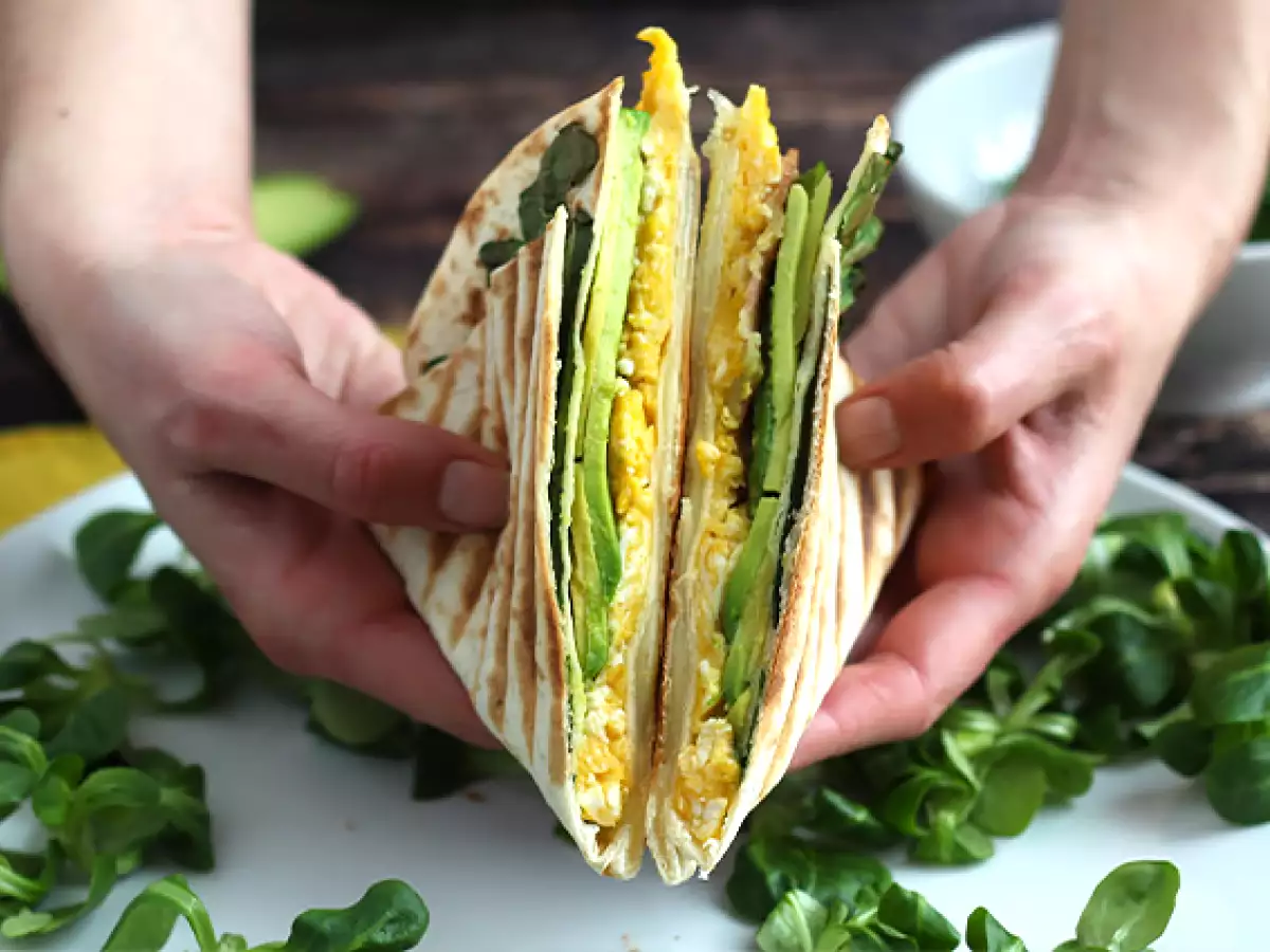 Brunch-style opečen zavitek - Tortilla Wrap Hack - fotografija 4