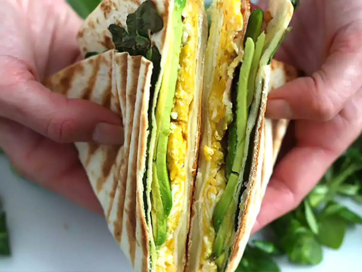 Brunch-style opečen zavitek - Tortilla Wrap Hack - fotografija 5