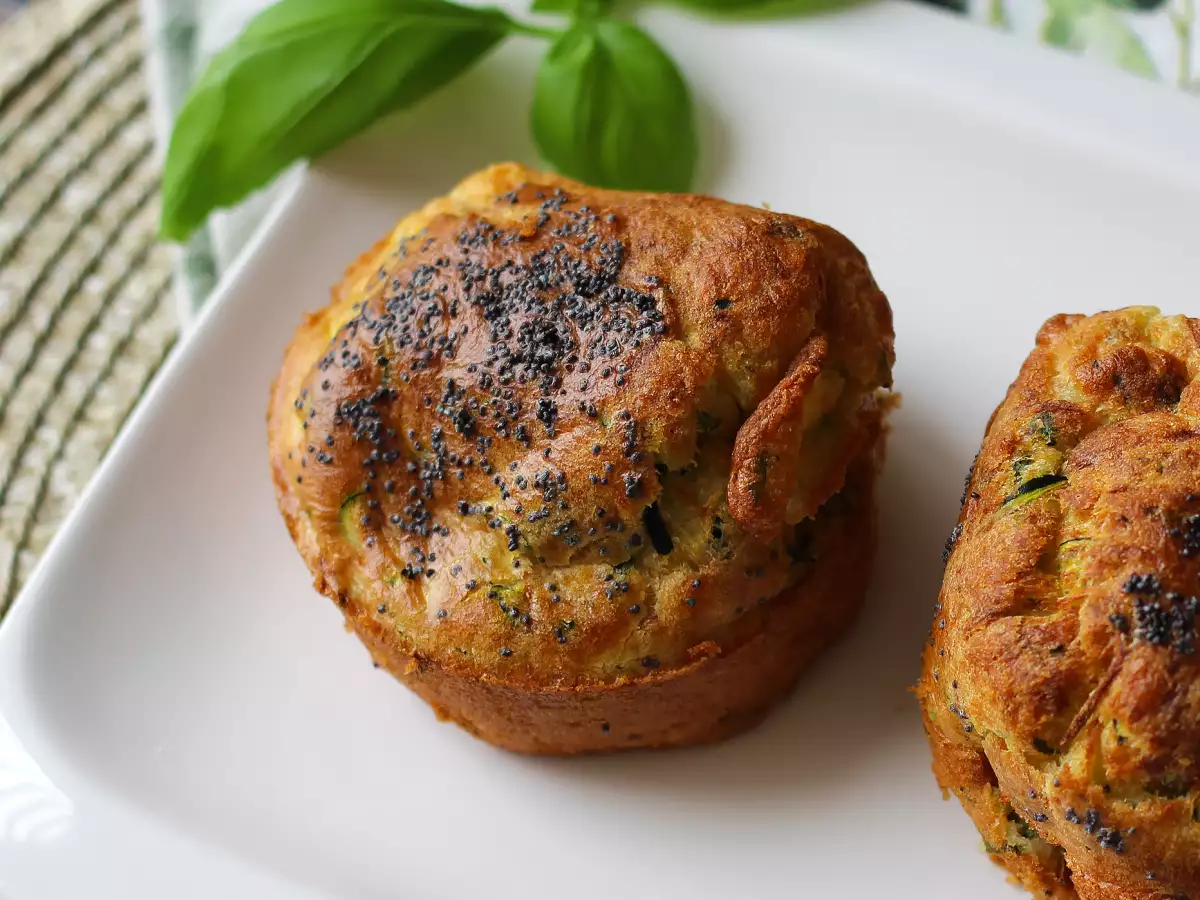 Bučkini mafini v cvrtniku na vroč zrak: lahek in puhast recept - fotografija 2