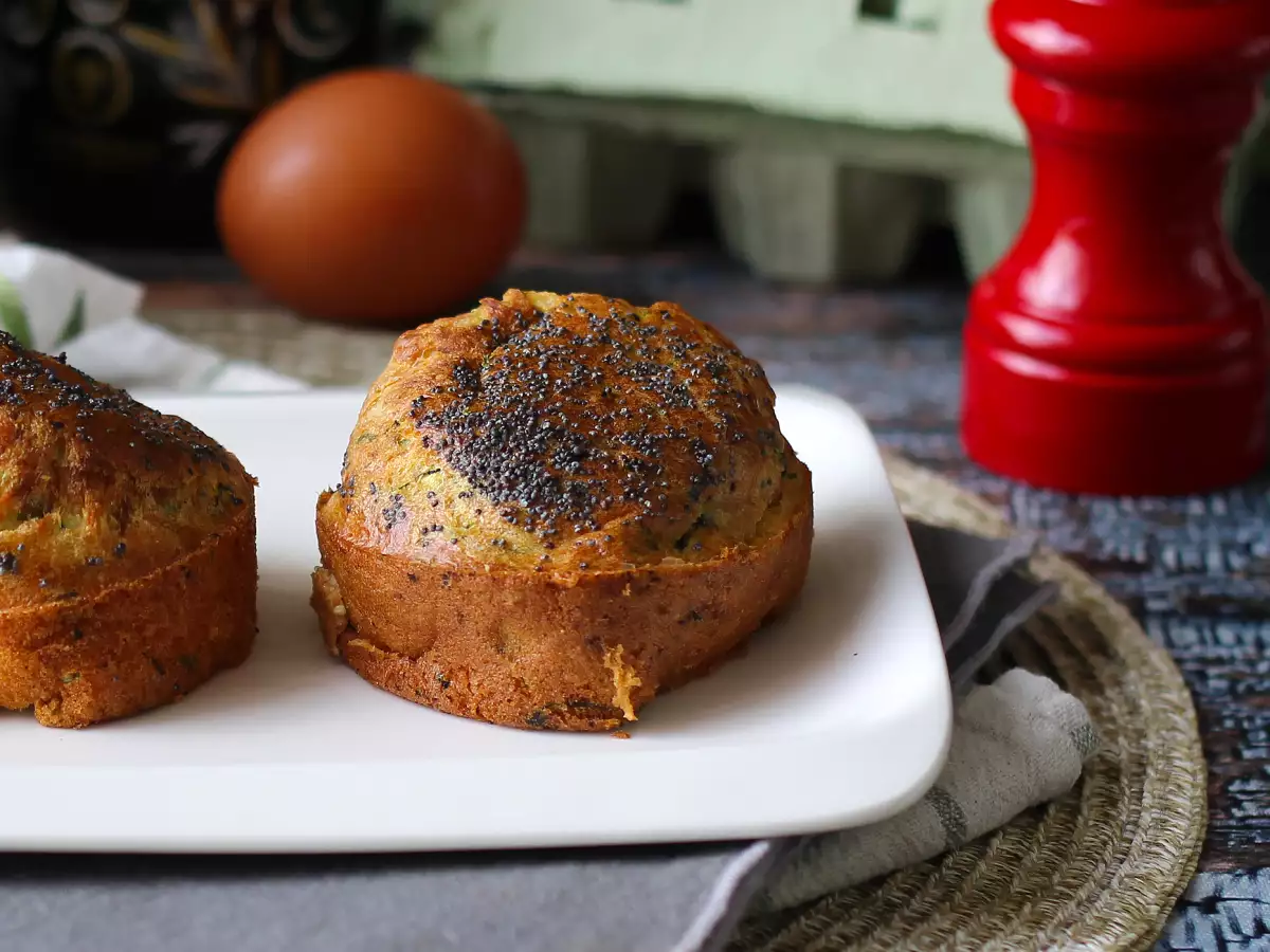 Bučkini mafini v cvrtniku na vroč zrak: lahek in puhast recept - fotografija 4