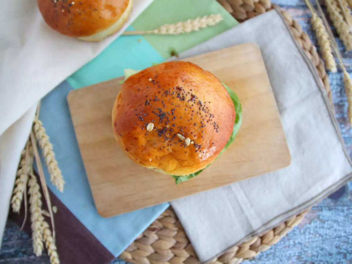 Burger po italijansko: pesto omaka, sušeni paradižniki in mocarela - fotografija 4