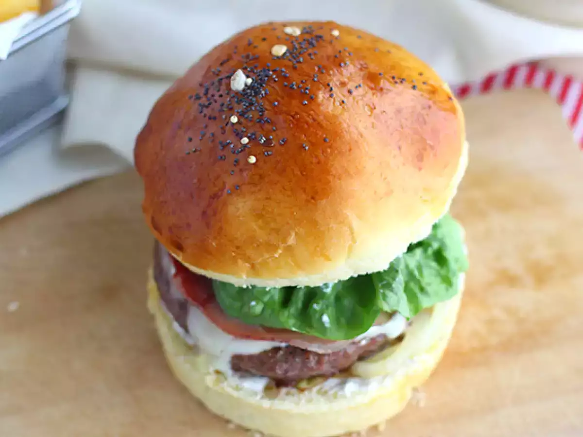 Burger z raclette sirom - fotografija 3