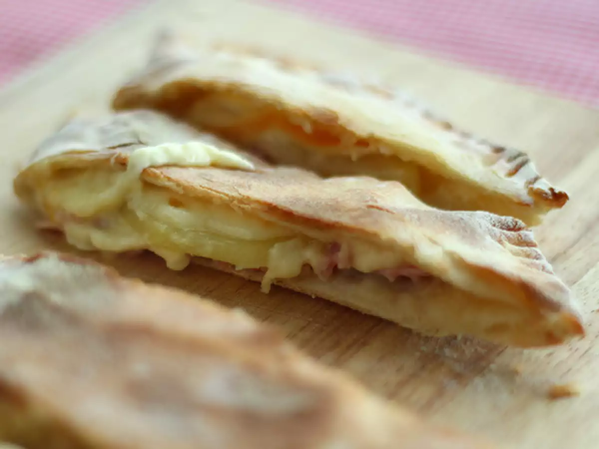 Calzone z raclette sirom po savojsko - fotografija 3