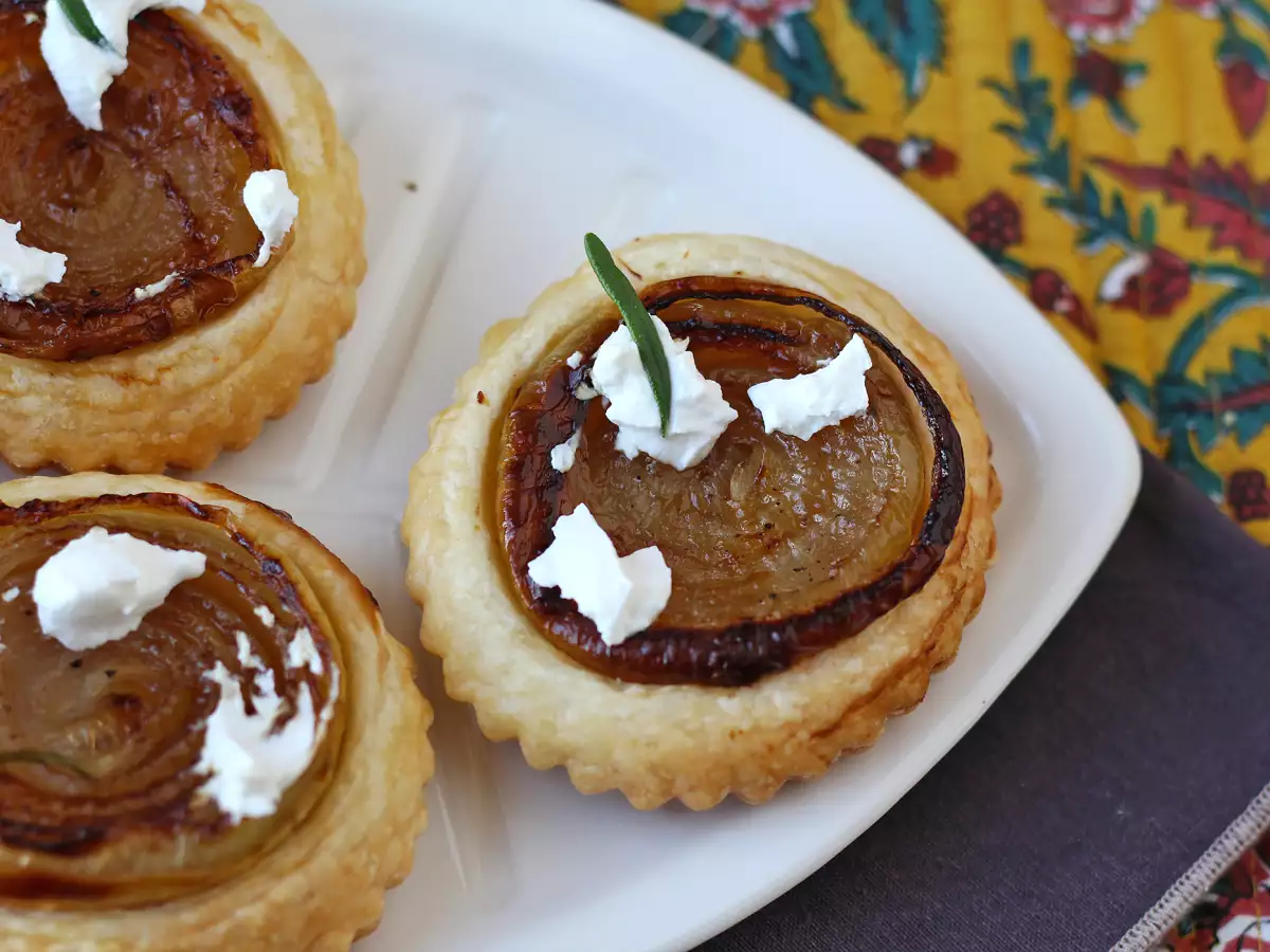 Čebulni tatin tartleti - fotografija 3