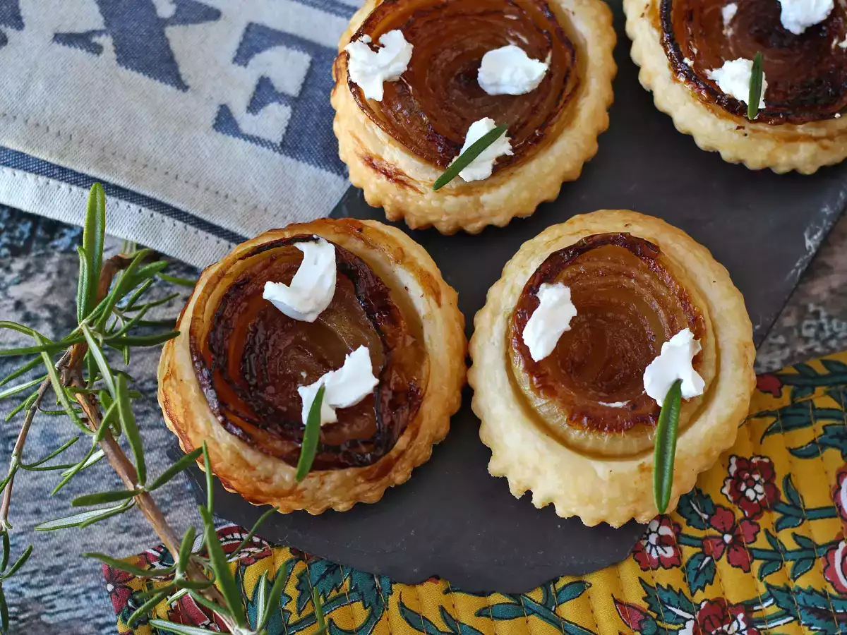 Čebulni tatin tartleti - fotografija 4