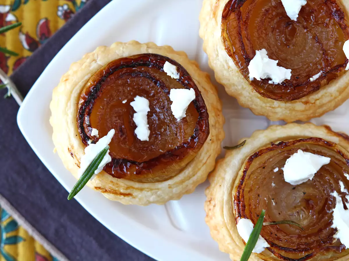 Čebulni tatin tartleti - fotografija 5