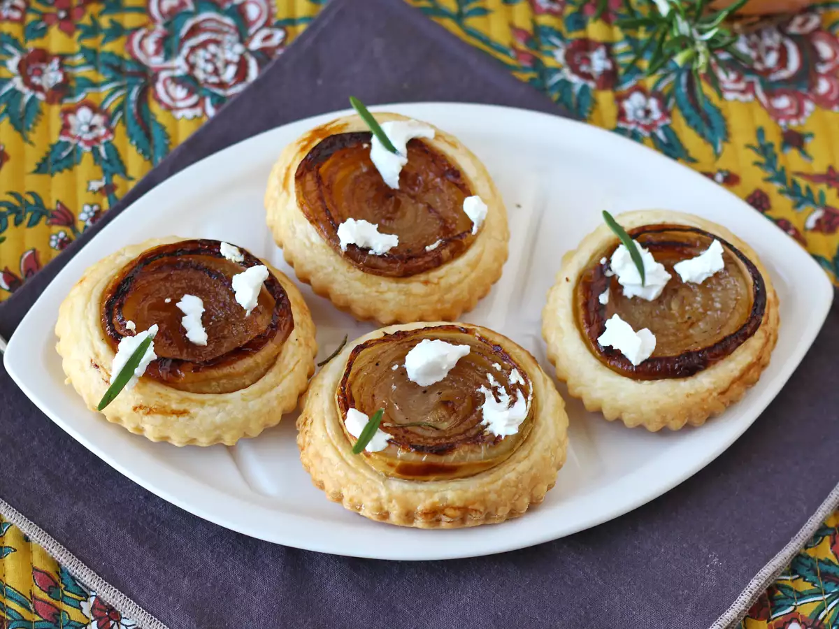 Čebulni tatin tartleti - fotografija 6