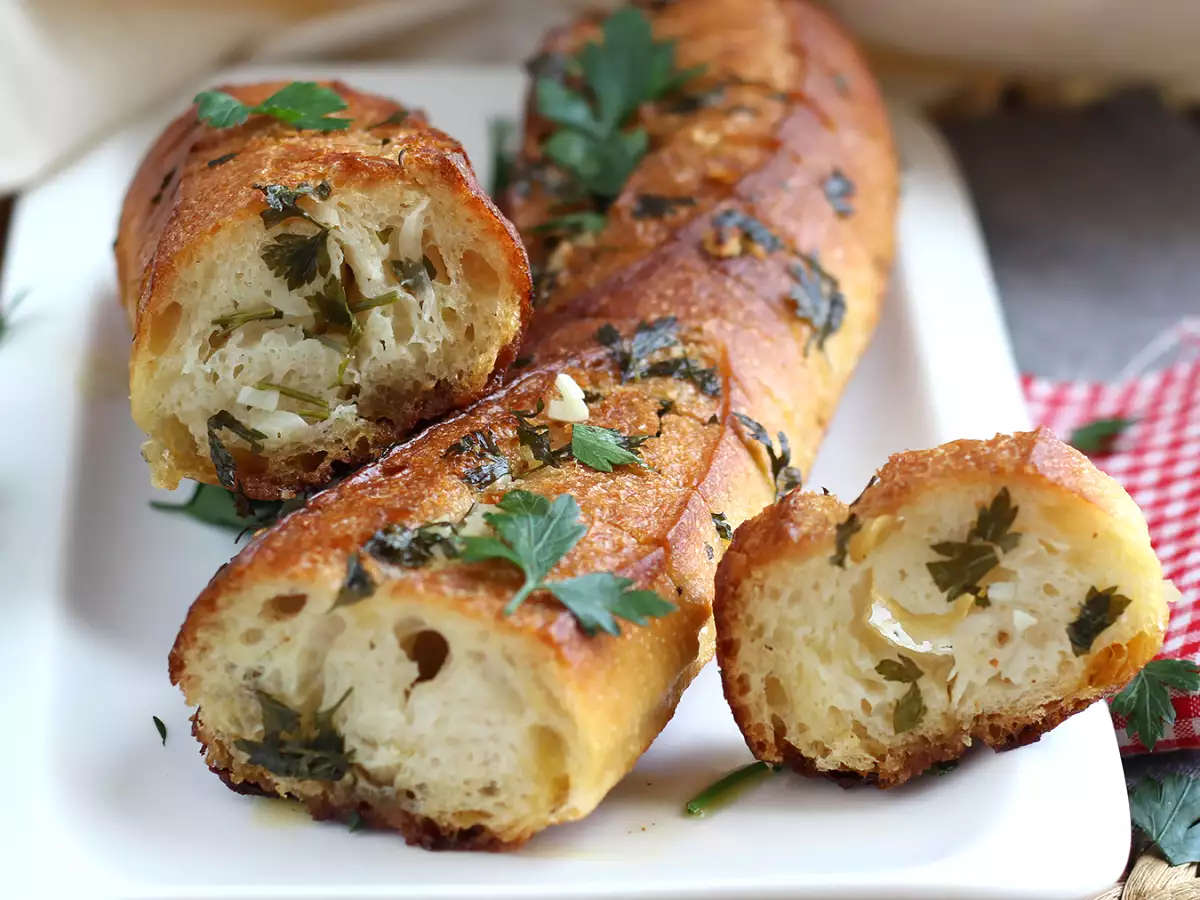 Česnov in peteršiljev kruh - fotografija 3