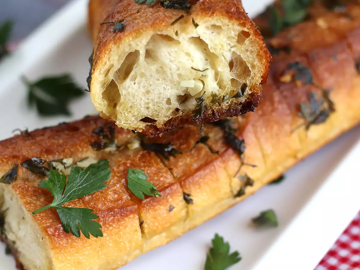 Česnov in peteršiljev kruh - fotografija 4