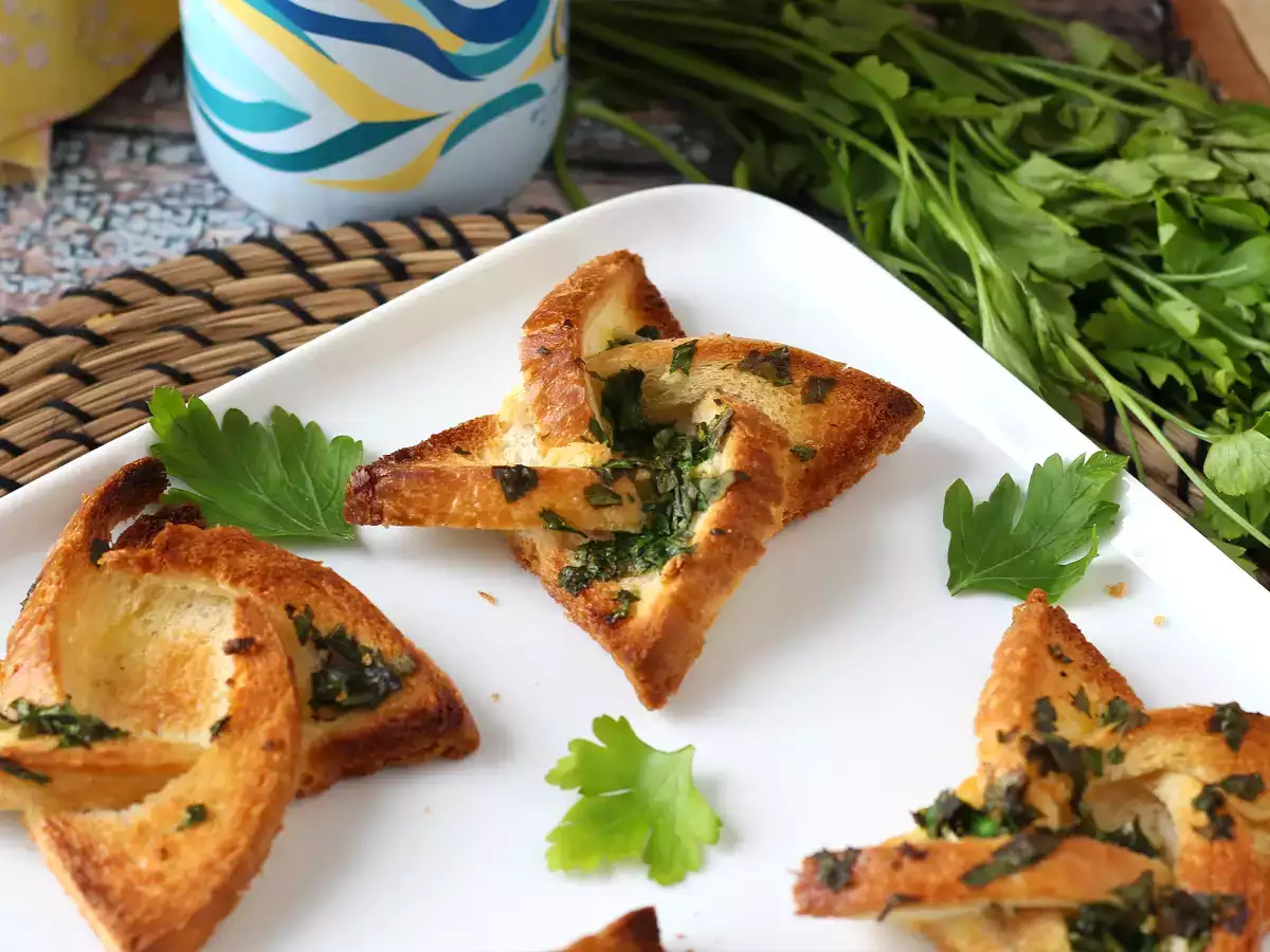 Česnov kruh po zvezdicah s kruhom za sendviče - fotografija 3