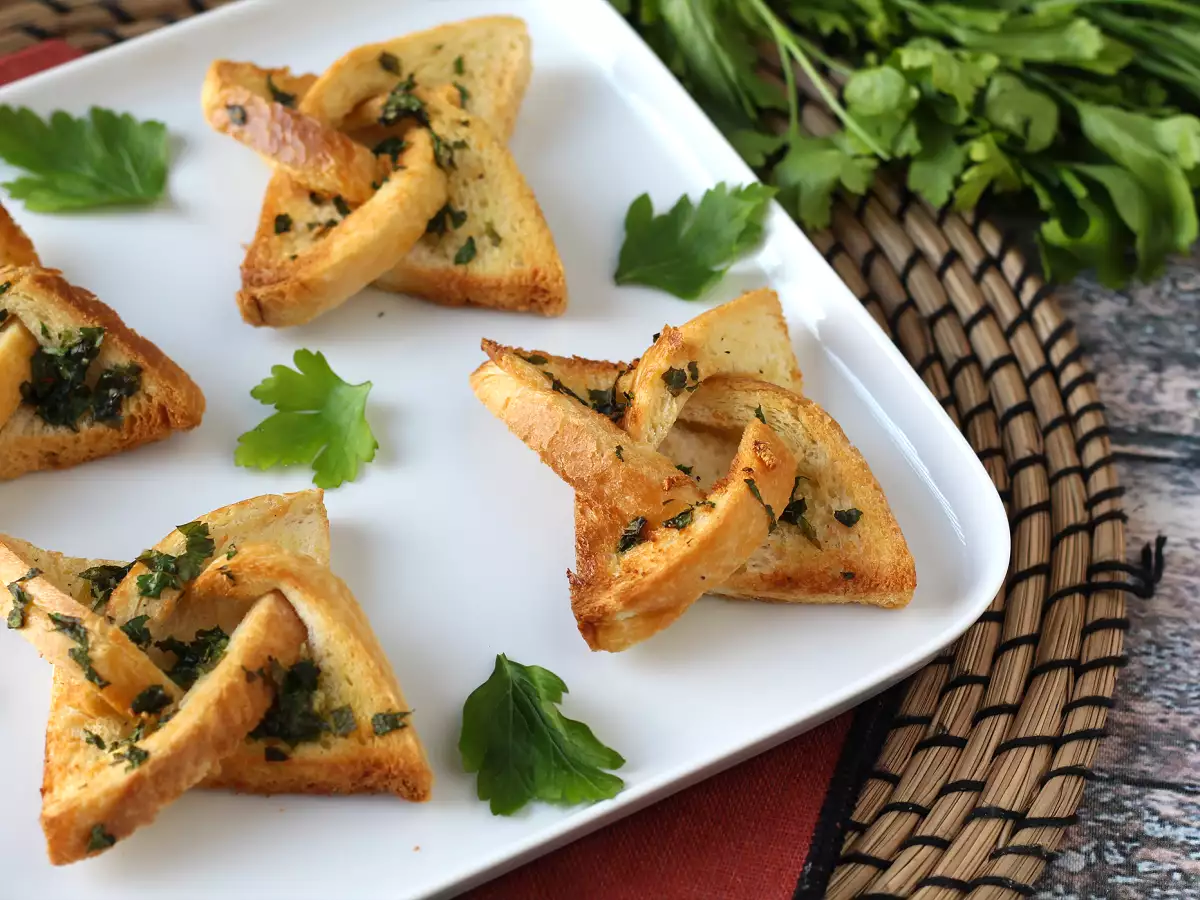 Česnov kruh po zvezdicah s kruhom za sendviče - fotografija 4