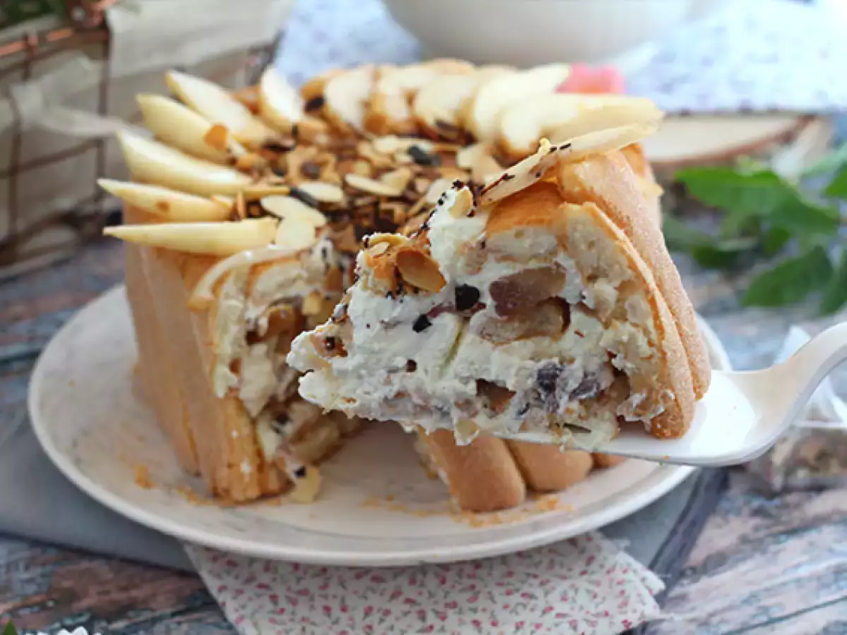 Charlotte iz hrušk in praženih mandljev - fotografija 4