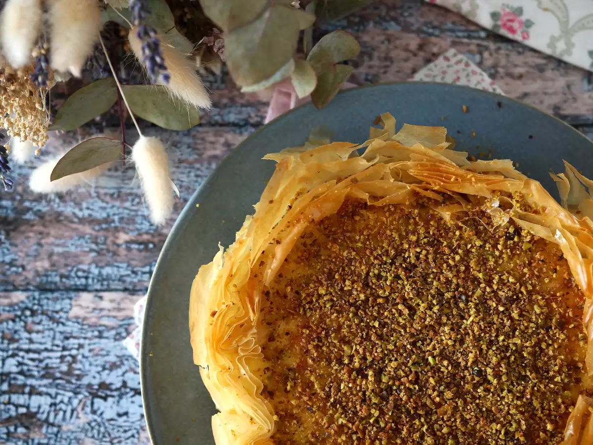 Cheesecake z okusom baklave in pistacijami – hrustljav in kremast - fotografija 4