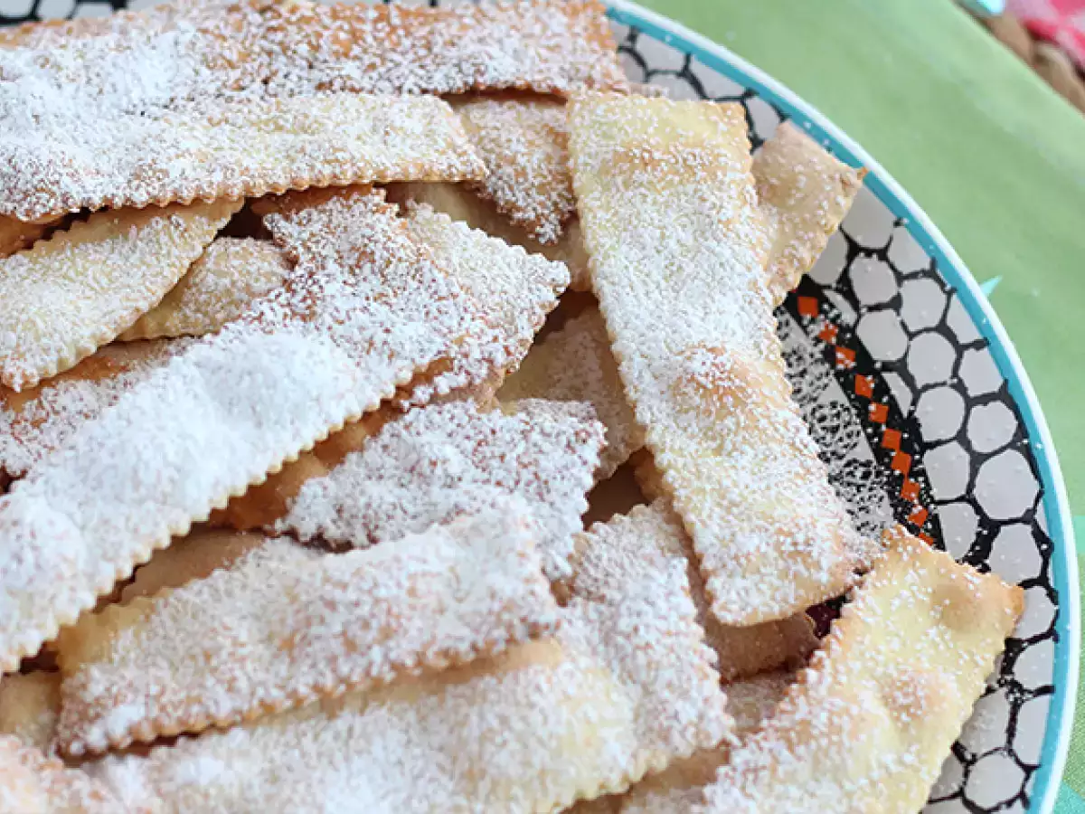 Chiacchiere di carnevale – italijanski pustni flancati iz pečice - fotografija 2