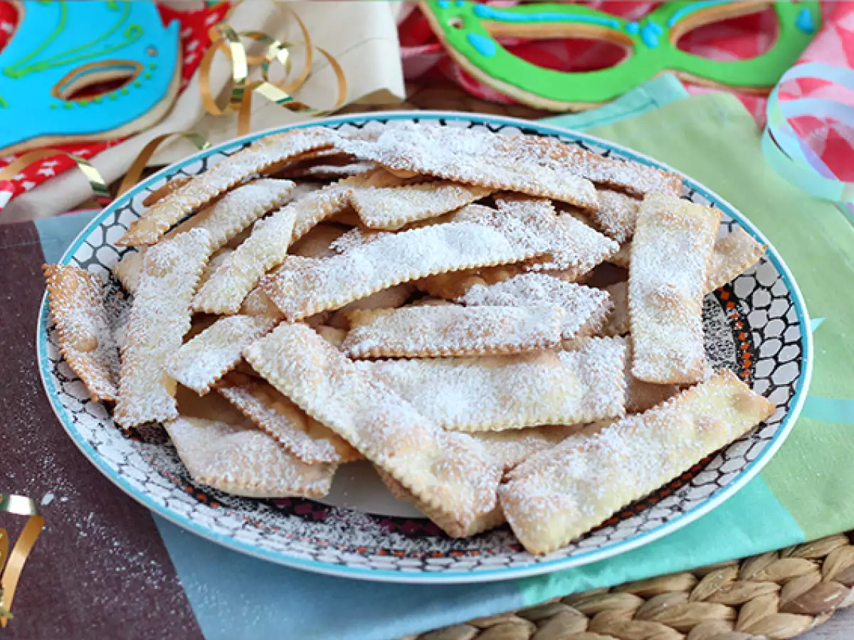 Chiacchiere di carnevale – italijanski pustni flancati iz pečice - fotografija 3