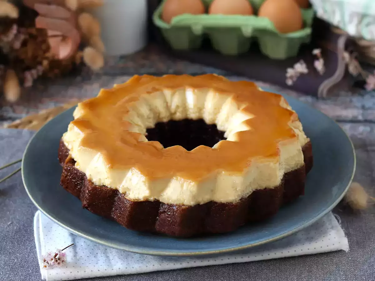 Choco flan, popolna kombinacija vlažne čokoladne torte in vanilijevega karamelnega flana. - fotografija 2