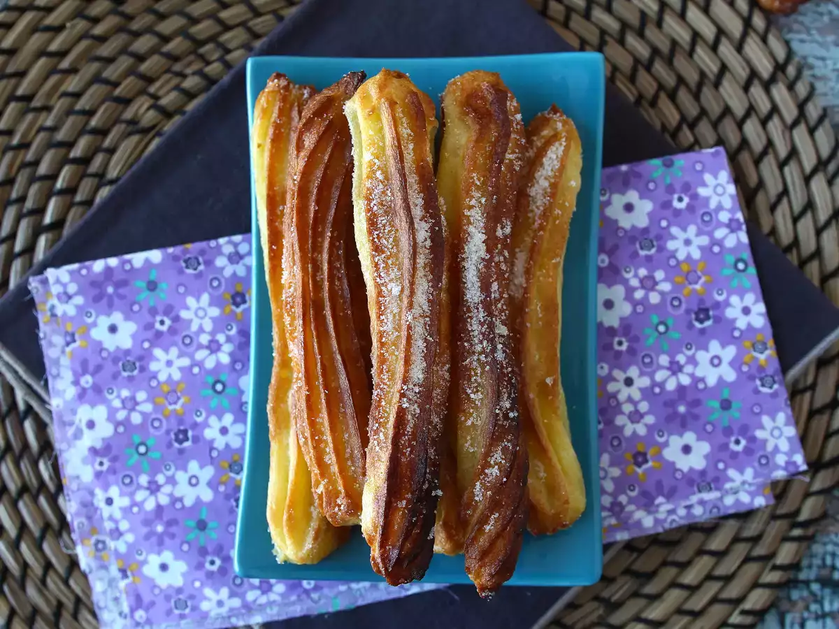 Churros, pripravljen v aparatu za cvrtje na zraku - fotografija 6