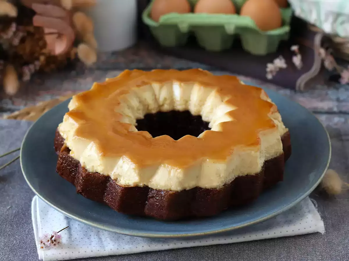Čokoflan – popolna kombinacija sočne čokoladne torte in vaniljevega karamelnega flana - fotografija 2