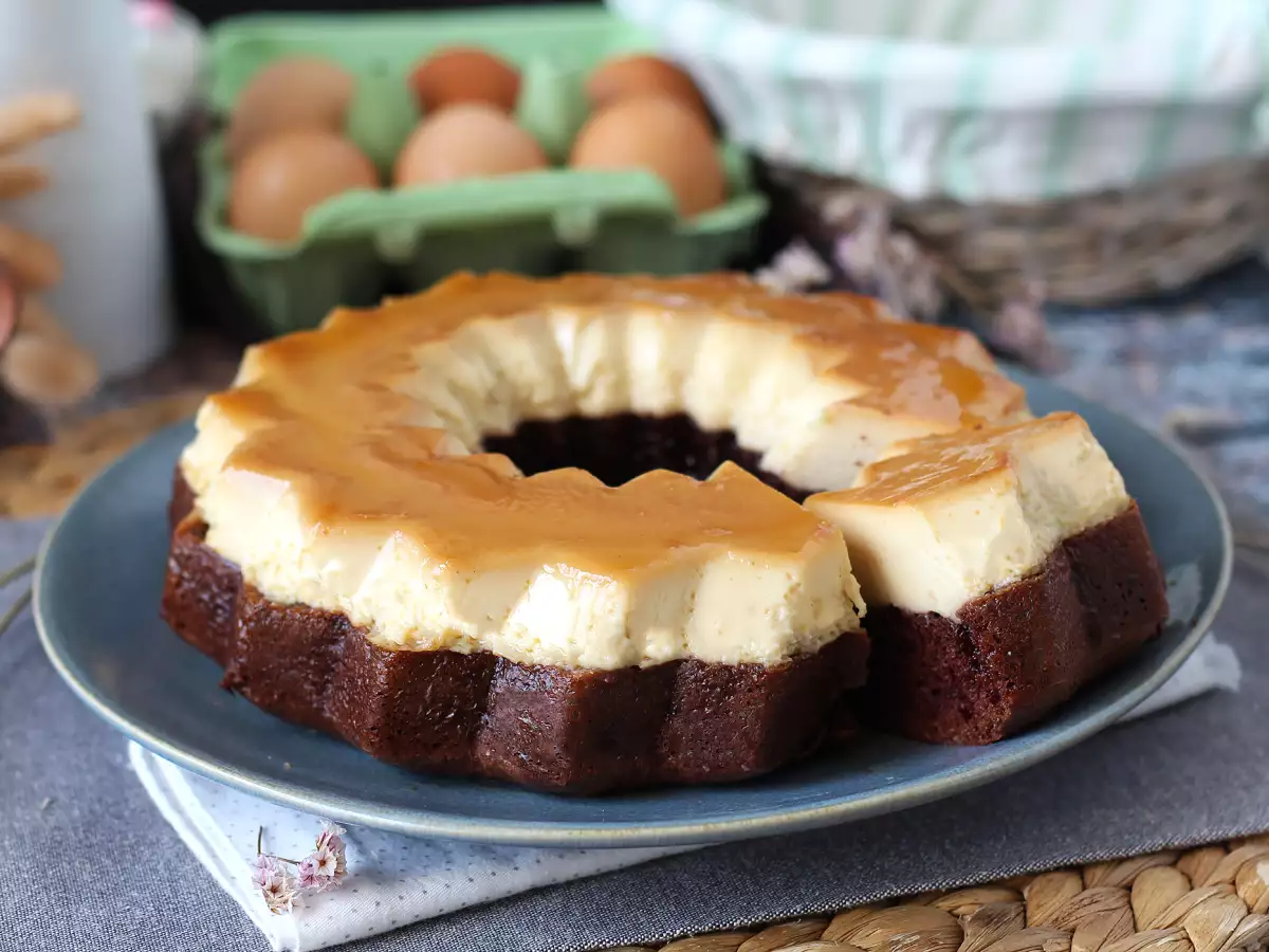 Čokoflan – popolna kombinacija sočne čokoladne torte in vaniljevega karamelnega flana - fotografija 7