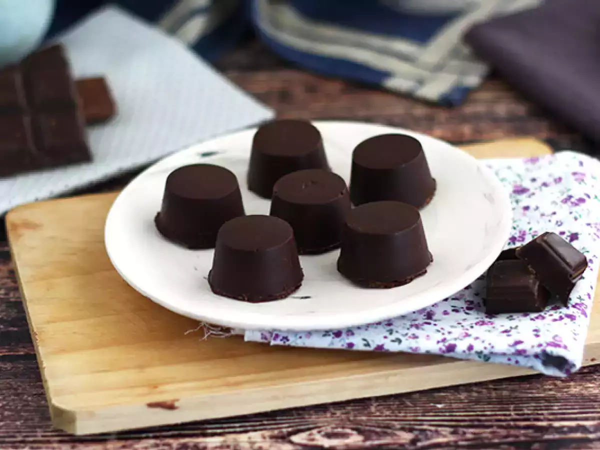 Čokolade, polnjene s slano masleno karamelo in mandlji - fotografija 3