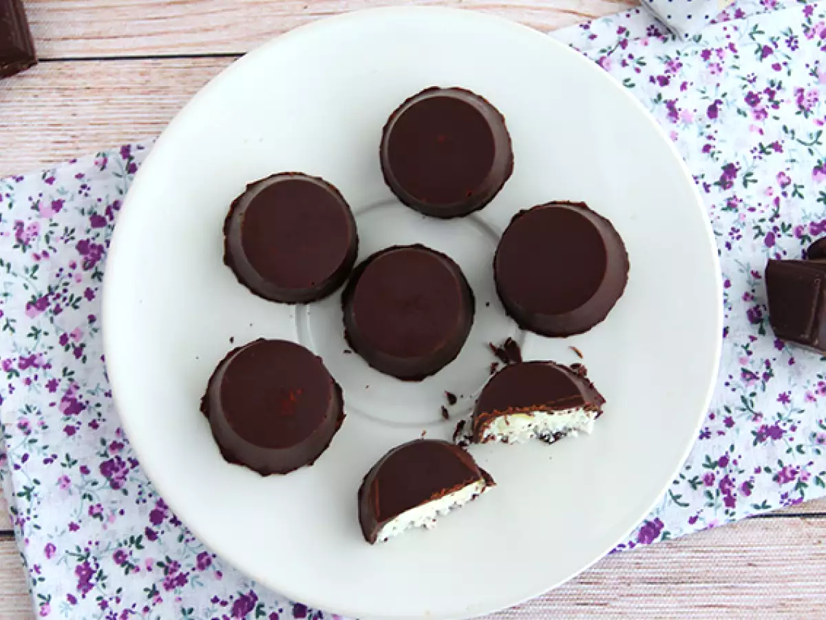 Čokolade s kokosovim polnilom v slogu Bounty - fotografija 3