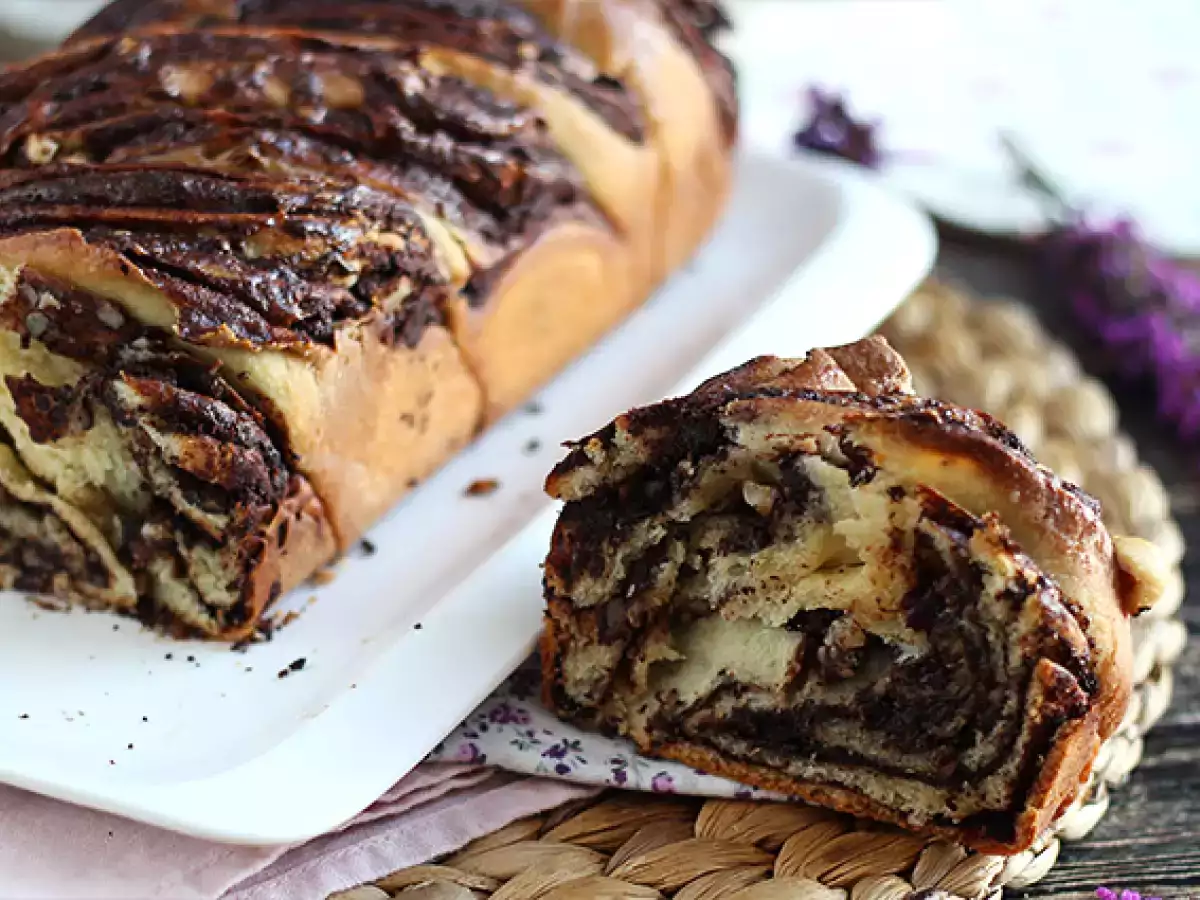 Čokoladna babka z lešniki - fotografija 2