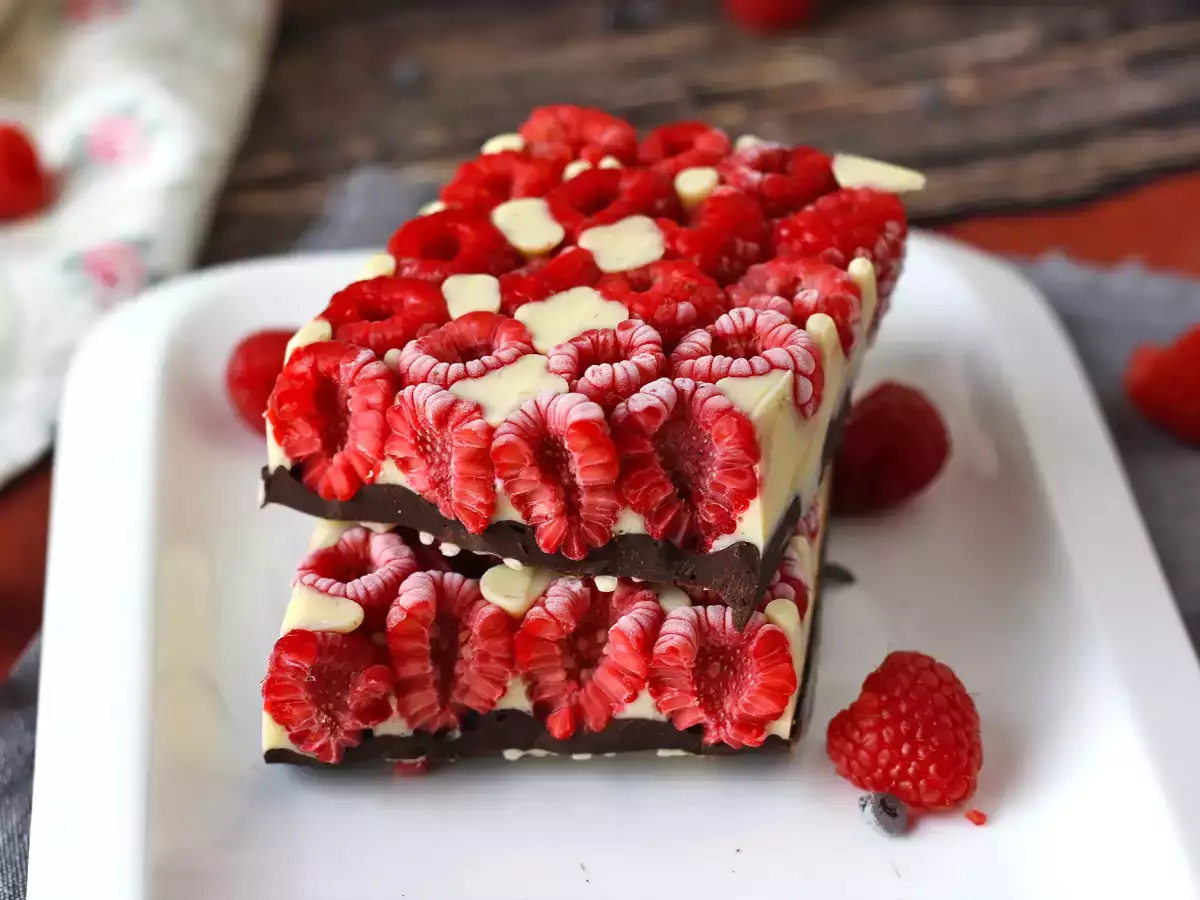 Čokoladna ploščica v slogu Franui z malinami, belo čokolado in temno čokolado! - fotografija 6