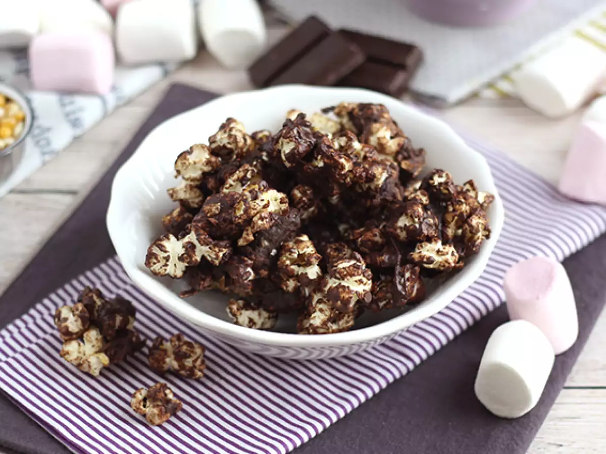 Čokoladna pokovka z marshmallow penicami - fotografija 2