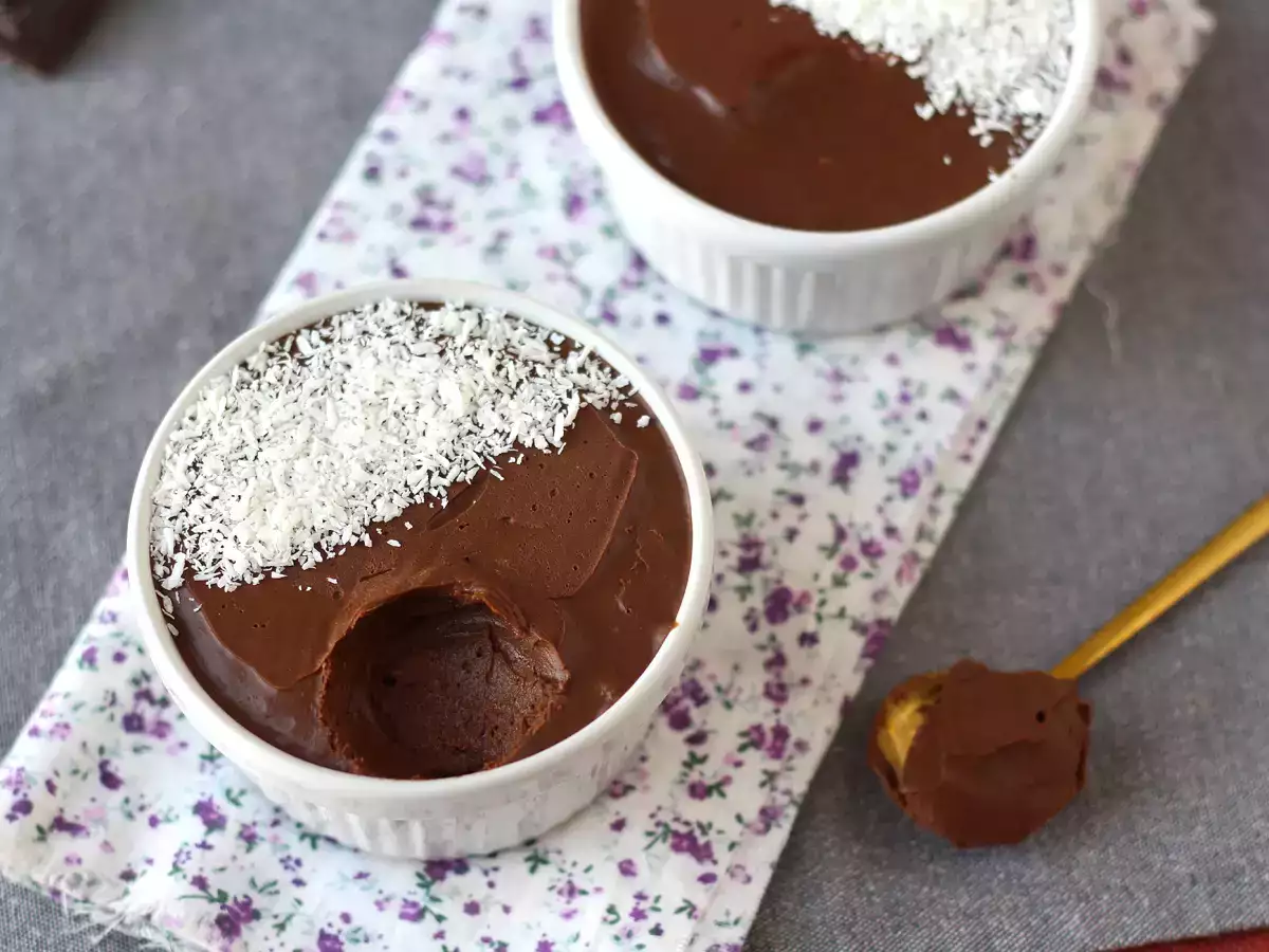 Čokoladna sladica s samo 2 sestavinama! - fotografija 6