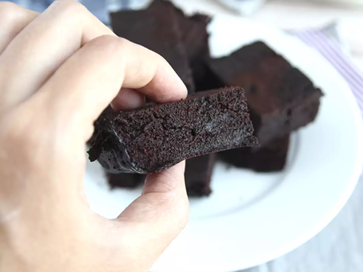 Čokoladna torta brez jajc, brez pečice in brez laktoze - fotografija 2