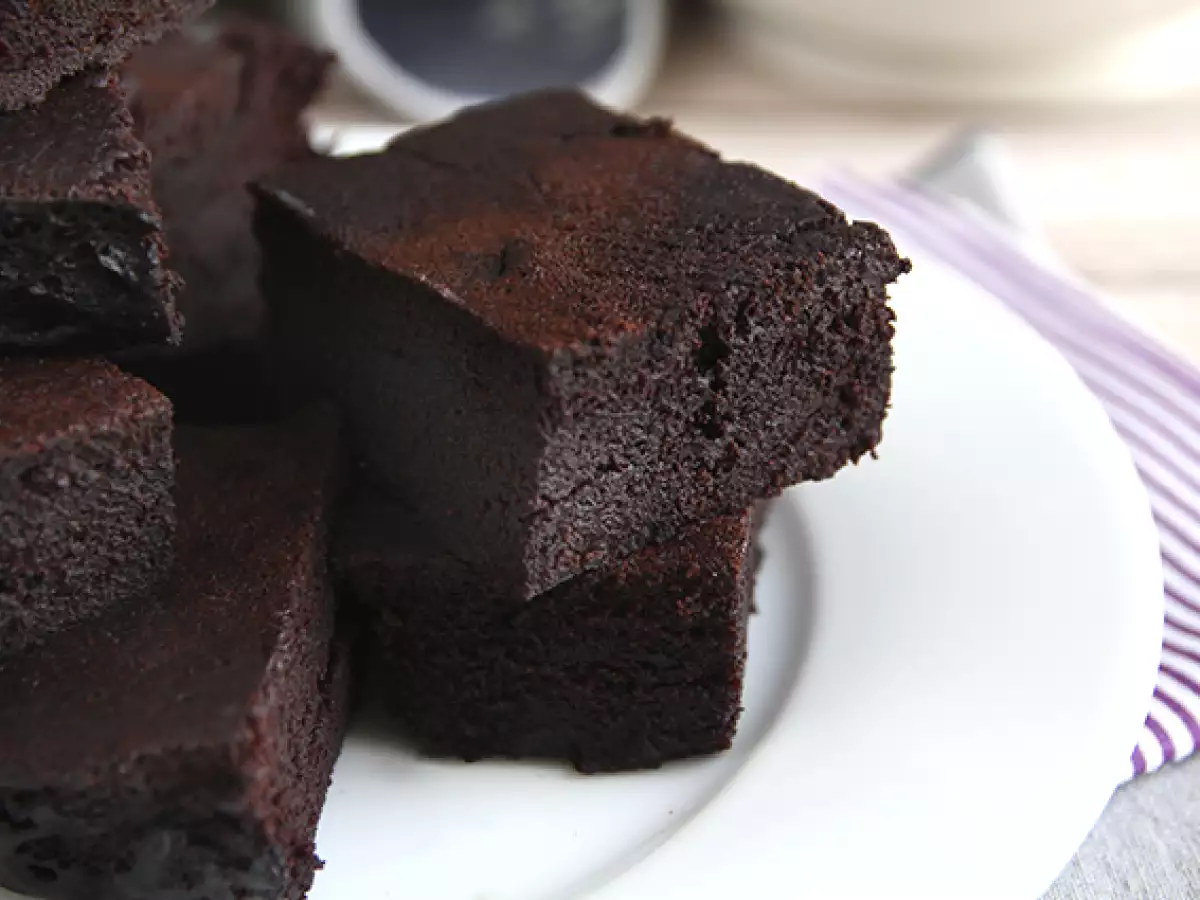 Čokoladna torta brez jajc, brez pečice in brez laktoze - fotografija 3