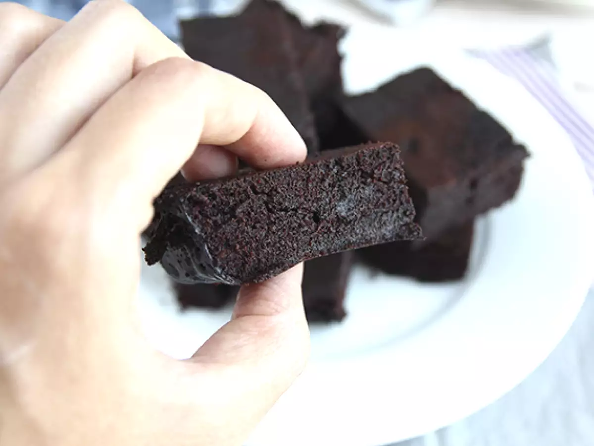 Čokoladna torta brez jajc, brez peke, brez laktoze, brez pečice - fotografija 2