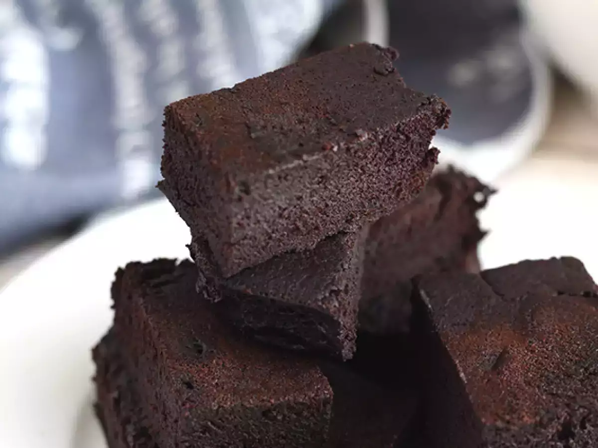 Čokoladna torta brez jajc, brez peke, brez laktoze, brez pečice - fotografija 4