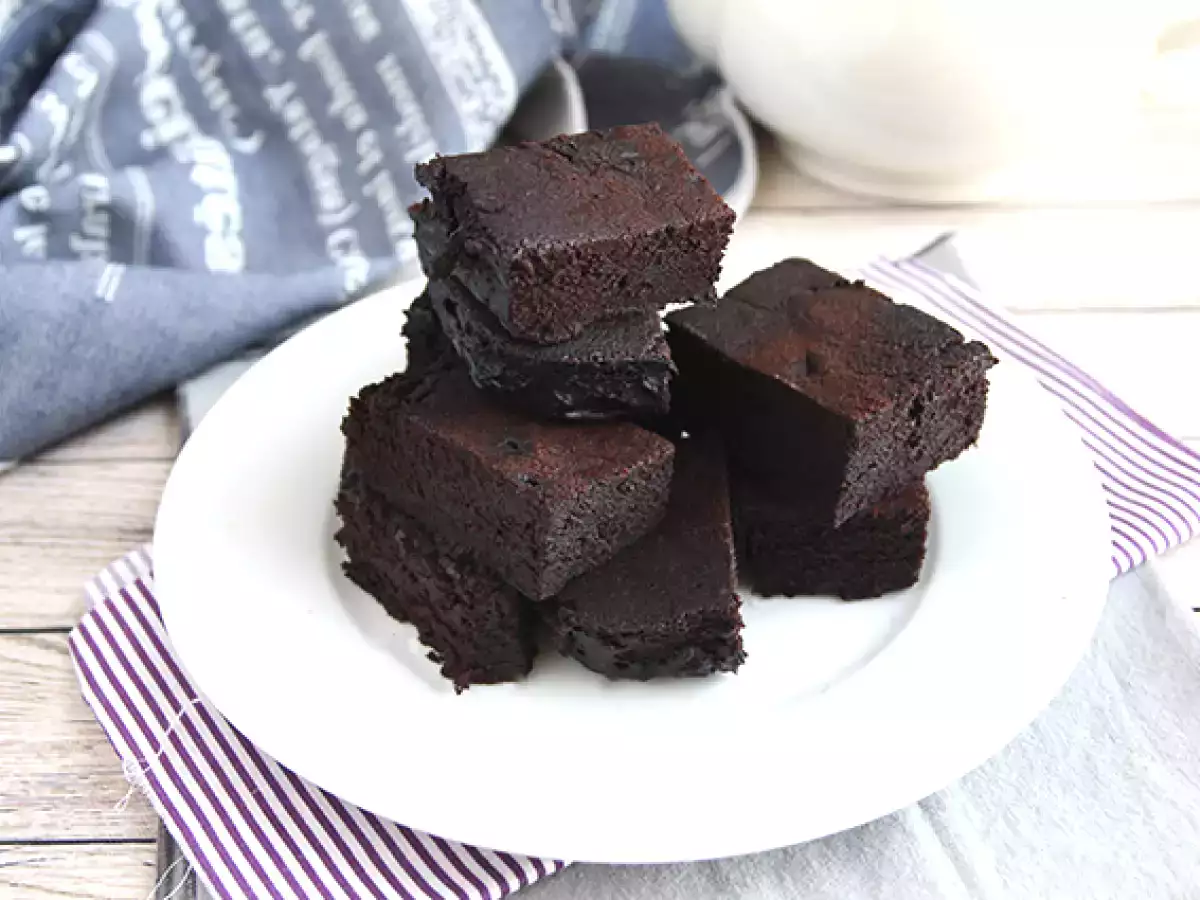 Čokoladna torta brez jajc, brez peke, brez laktoze, brez pečice - fotografija 5