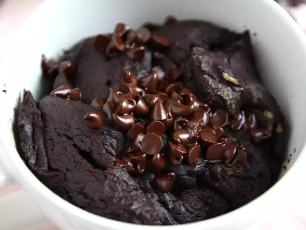 Čokoladna torta z arašidovim maslom v mikrovalovni pečici v 1 min. - fotografija 7