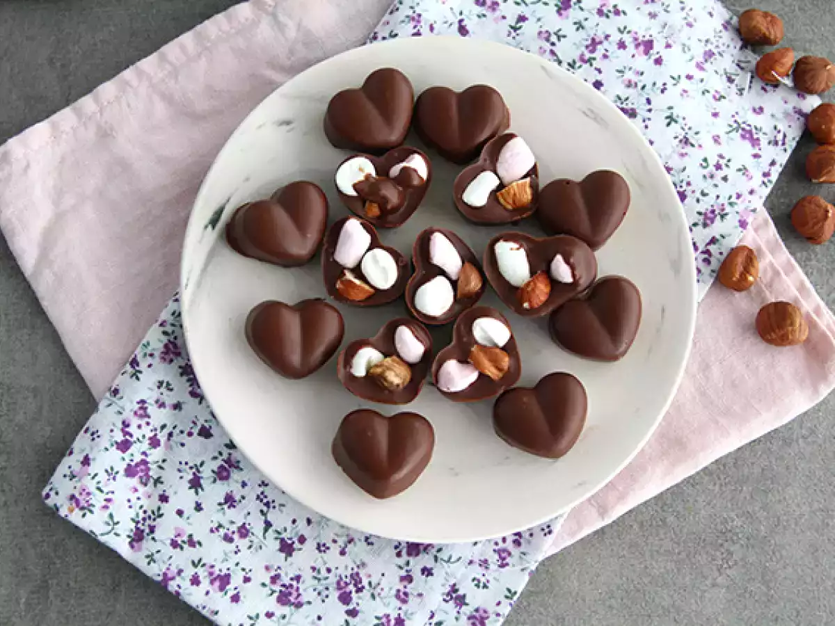 Čokoladni bonboni z marshmallow penicami in lešniki - fotografija 3